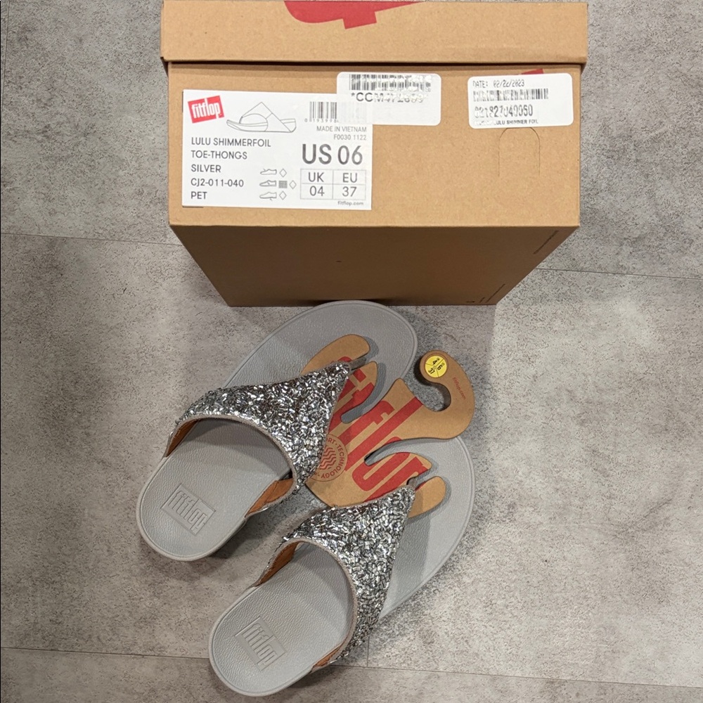 FitFlop “LuLu” Shimmer Foil Thongs size 6 - Picture 4 of 6